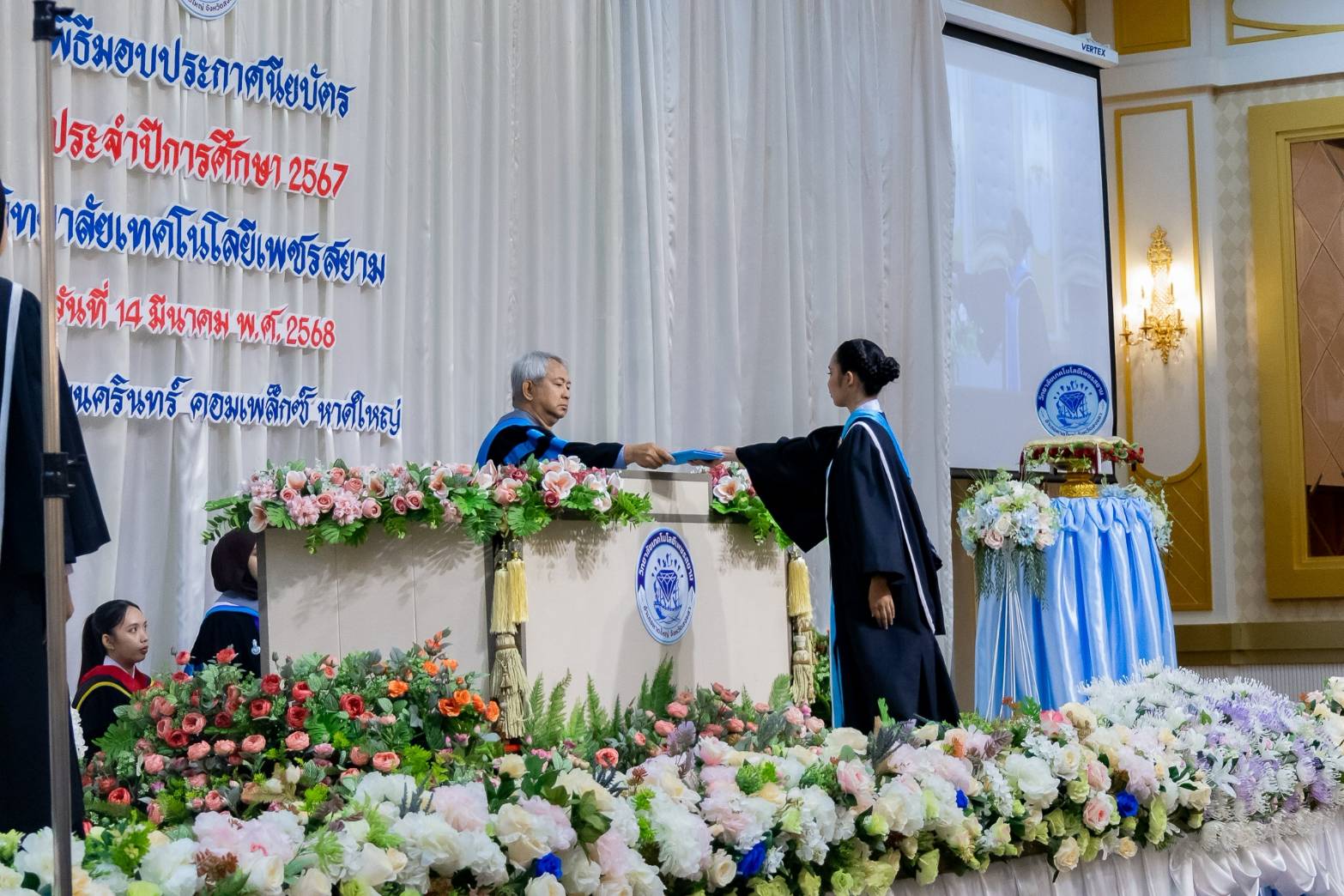 ประมวลภาพกิจกรรมการรับประกาศนียบัตรวิชาชีพและประกาศนียบัตรวิชาชีพชั้นสูงของผู้สำเร็จการศึกษาประจำปีการศึกษา 2567